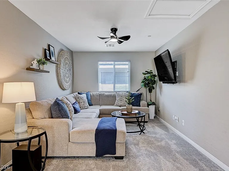 372 Silva Pl — Photo 16
