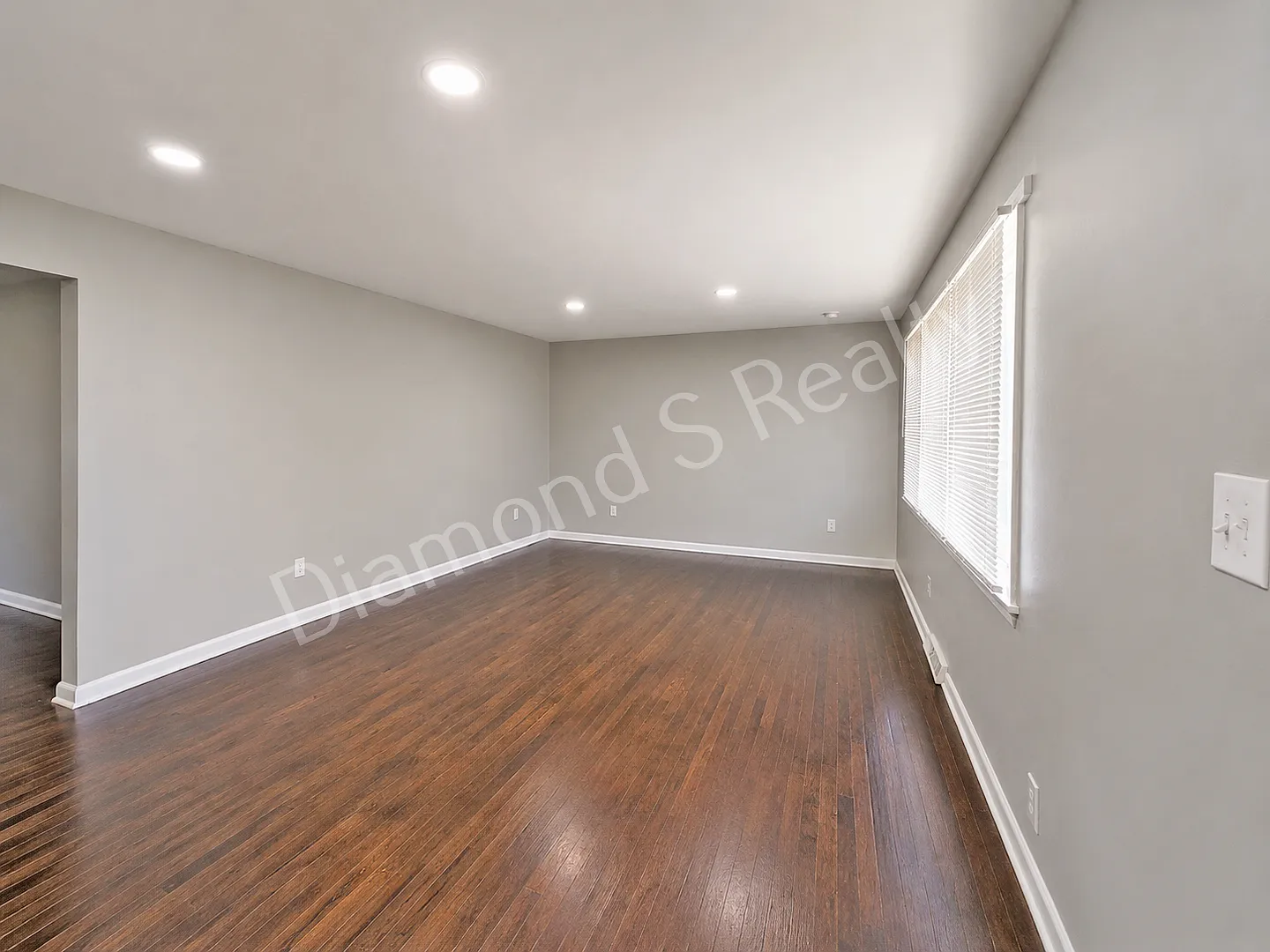 Move In Special! Spacious 3 Bed, 2 Bath Home With Large Yard Available! — Photo 3