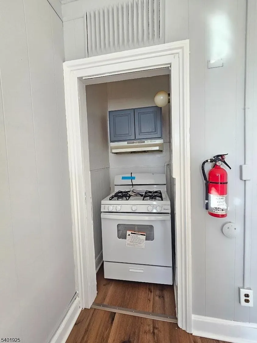 1 bed, 1.0 bath, $1,350 — Photo 4