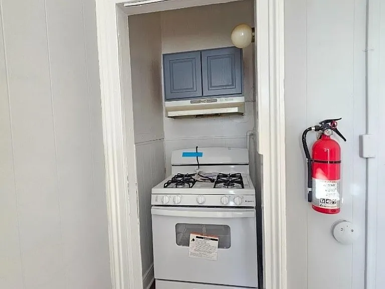 70 Jackson Ave #B — Photo 4