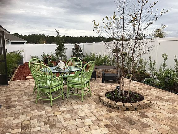 4th image of 32 Pickett Dr