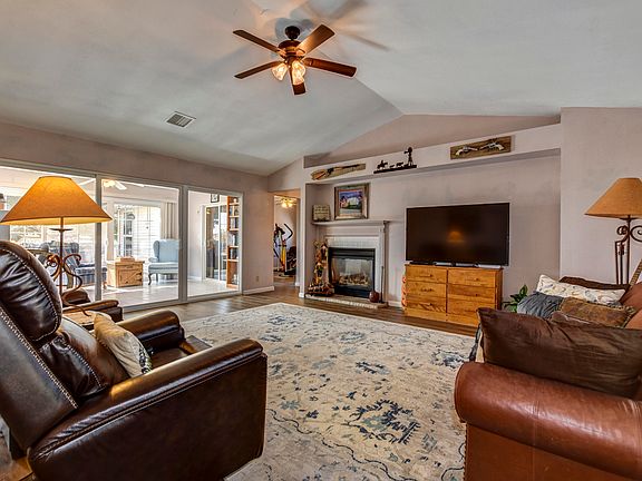4th image of 2895 W Kickinghorse Dr
