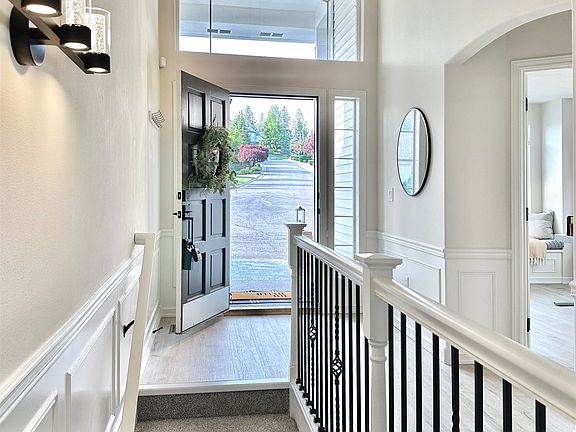 5th image of 5708 N Woodview Ln