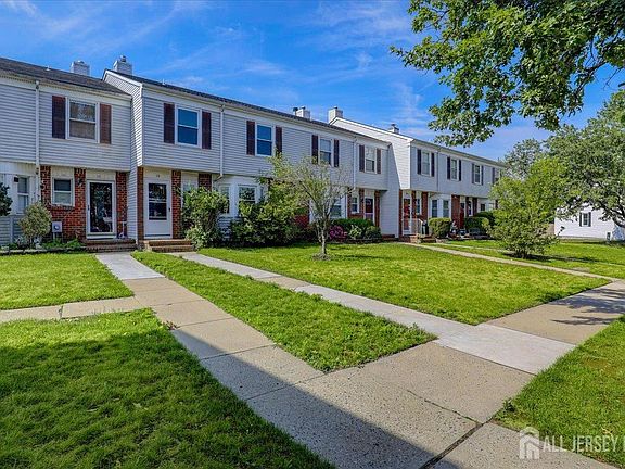 2nd image of 10 Begonia Ct