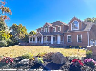 86 Shore Rd, Mount Sinai, NY 11766