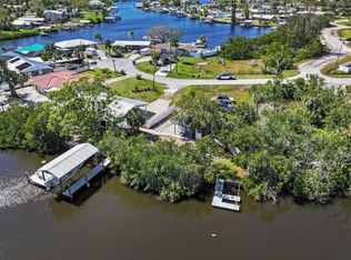 107 6th St NW, Ruskin, FL 33570