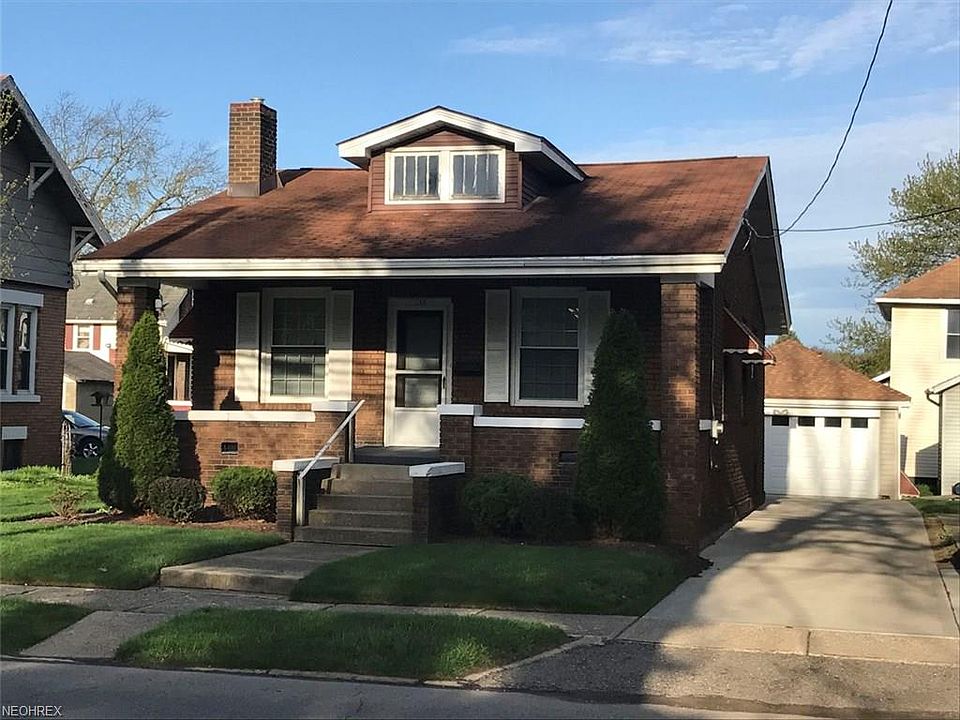1st image of 723 1st St NE