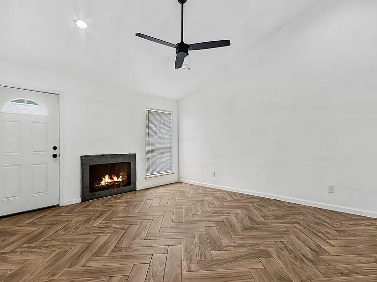 4530 Stanford Ct — Photo 3