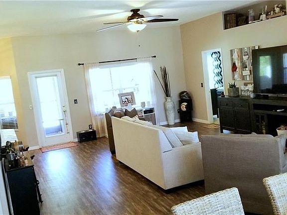 5th image of 3212 Lorimar Ln