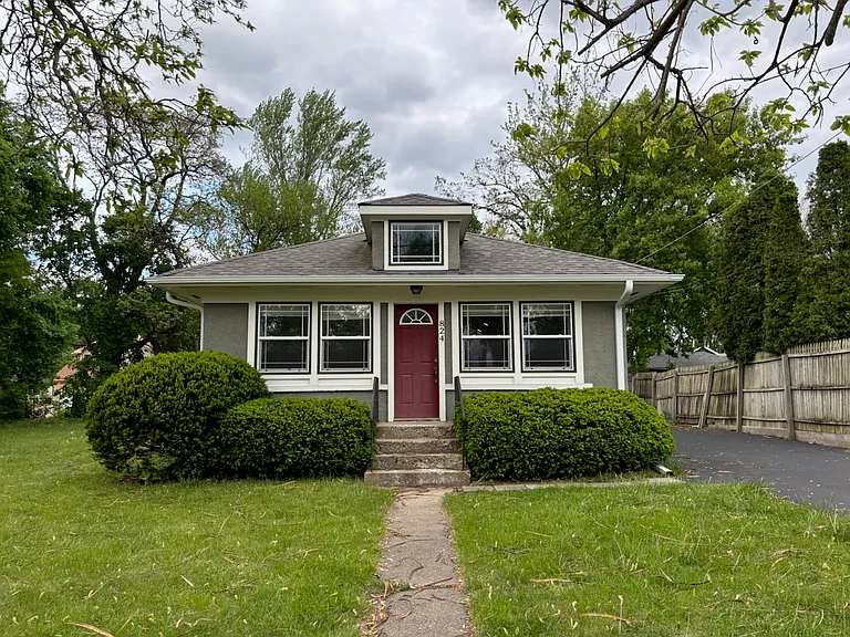 824 N River Rd — Photo 5