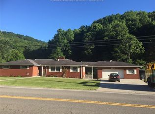 4573 Midway Rd, Yawkey, WV 25573