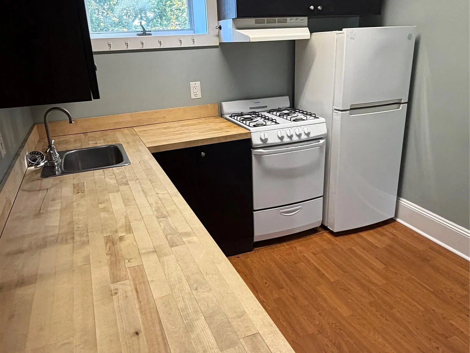 1 bed, 1.0 bath, 4540 sqft, $1,750 — Photo 3