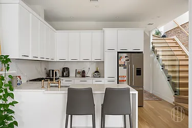 569 Jefferson Avenue, #UNIT3