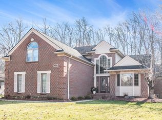 8445 Sherwood Dr, Grosse Ile, MI 48138