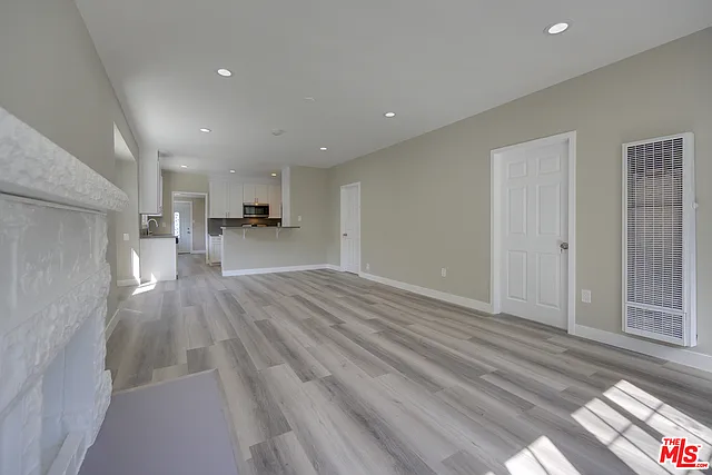 1127 N Formosa Ave — Photo 4