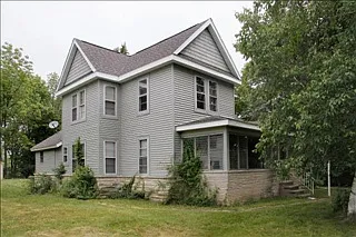 47 Territorial Rd E photo 1
