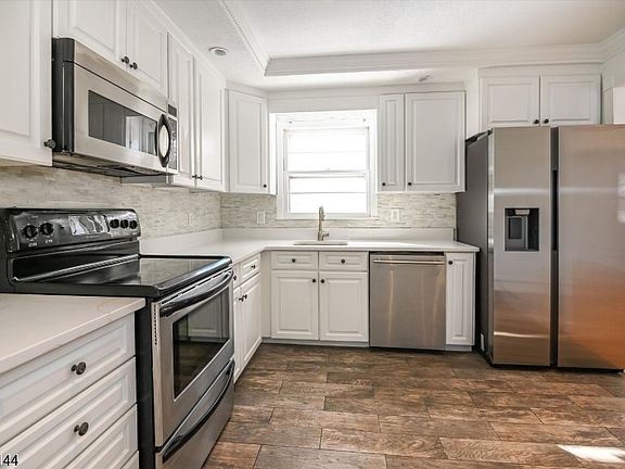 4th image of 210 Ross Dr