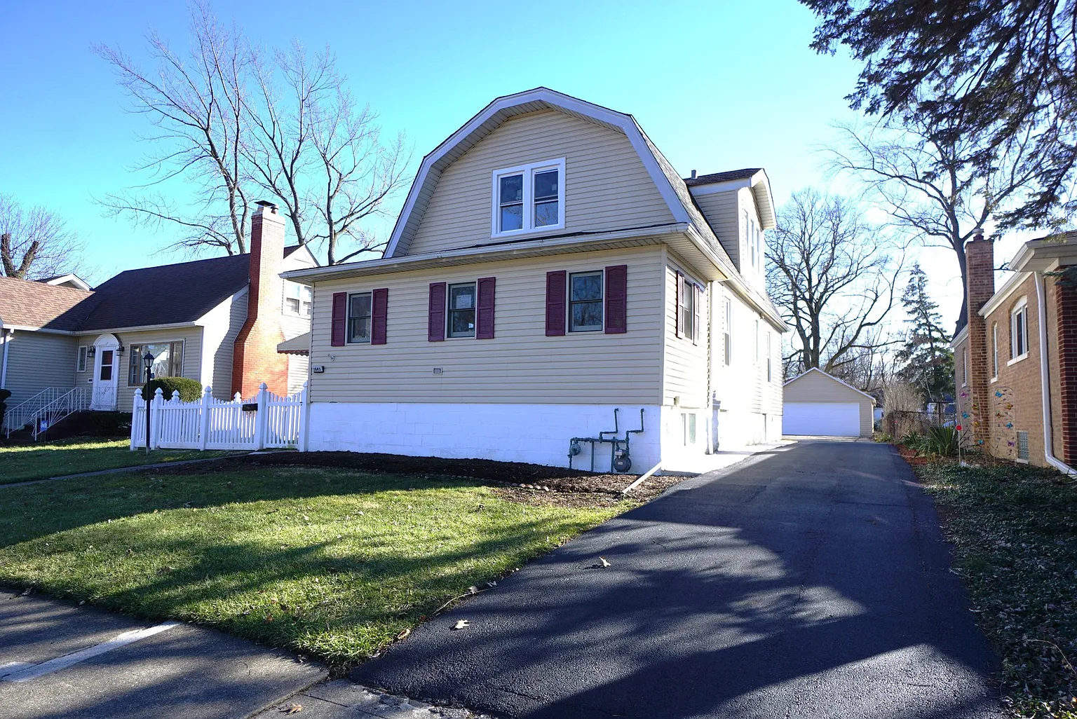 1645 Linden Rd photo 1