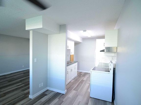 5th image of 5921 58th Ave