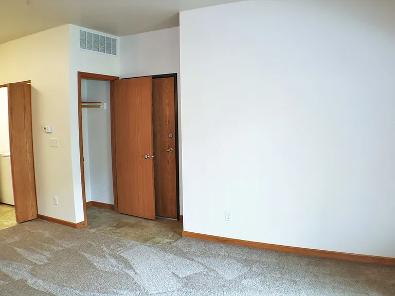 510 Pond View Drive — Photo 17