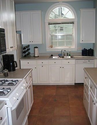4th image of 1131 Terrace Dr