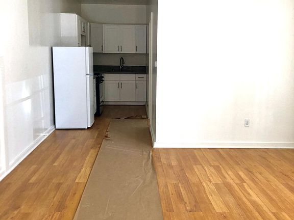 2nd image of 4407 Oakwood Ave #4407