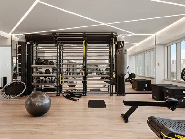 47-05 Center Boulevard image 9 of 20