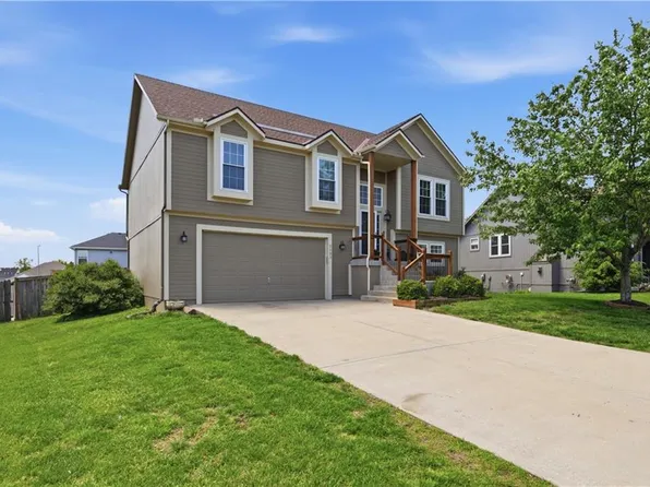1131 S 12th St, Louisburg, KS 66053
