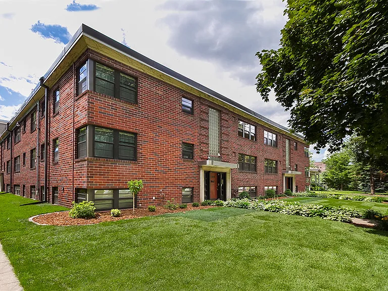 Virginia Apartments — Photo 1