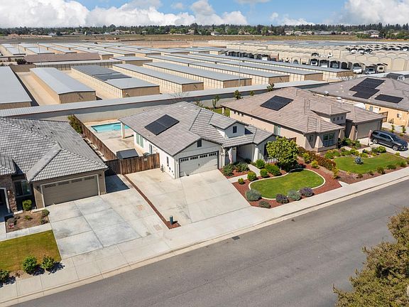 3rd image of 15 Claudia Autumn Dr