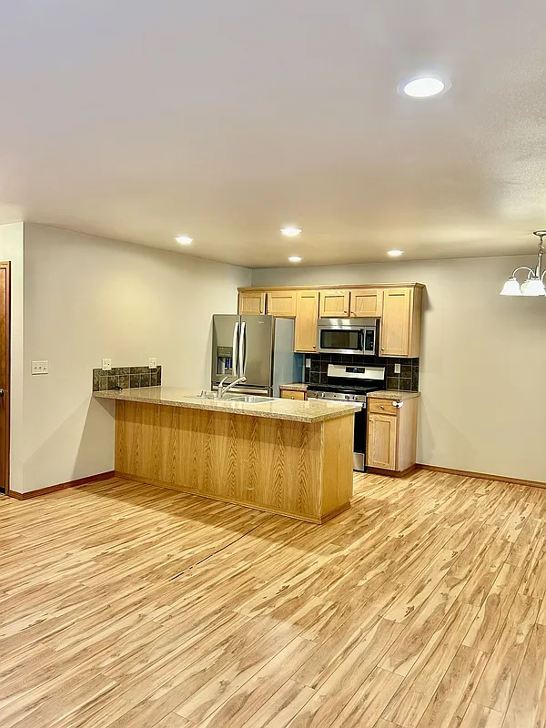 3 bed, 2.0 bath, 1347 sqft, $2,300 — Photo 1
