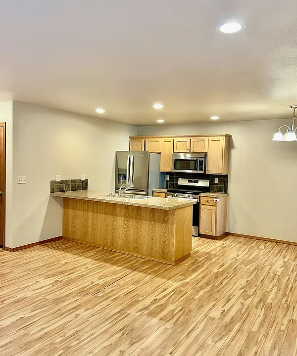 1676 Lexi Loop #B