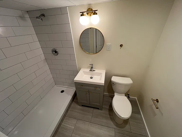 588 Wimbledon Rd NE — Photo 7