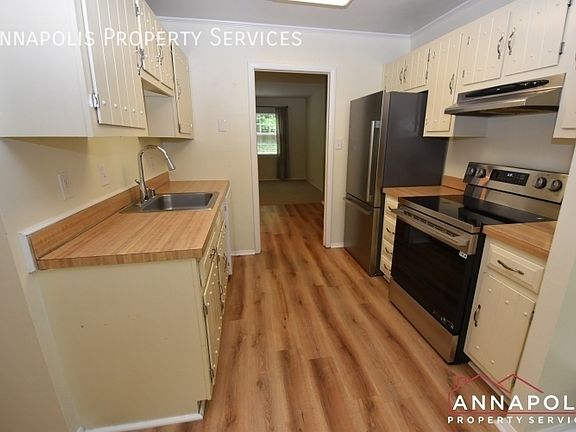 3rd image of 1673 Forest Hill Ct