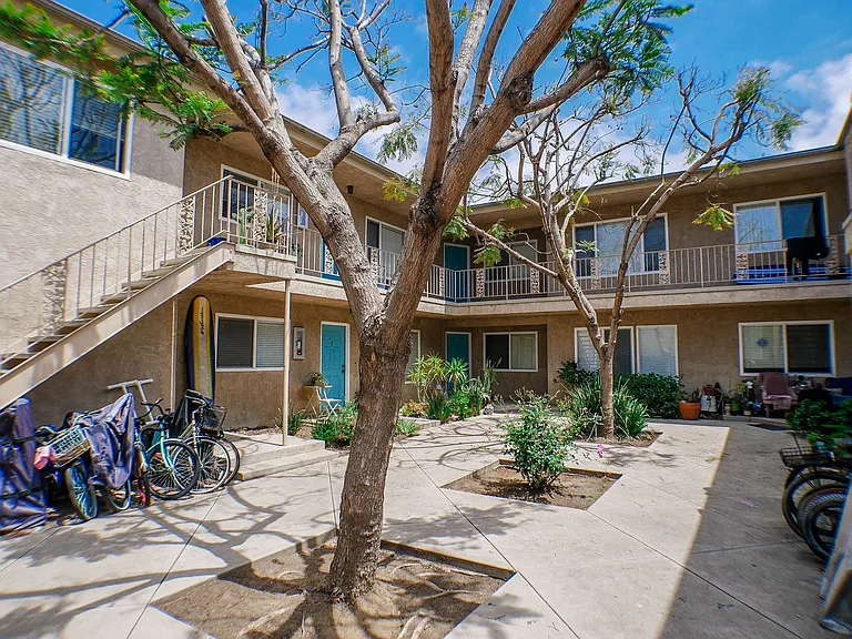 1050 Hornblend St — Photo 25