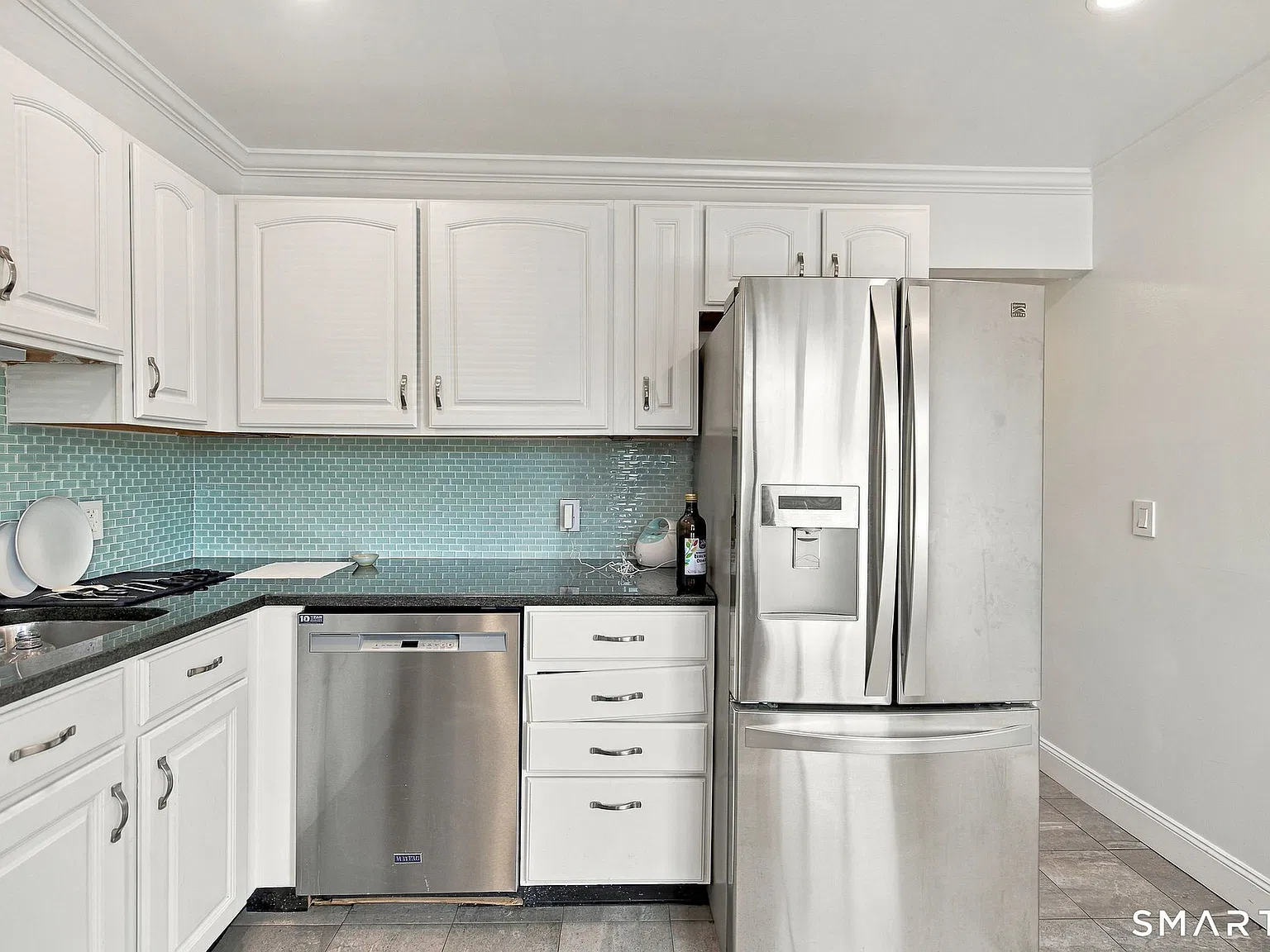 2 bed, 1.0 bath, 990 sqft, $3,000 — Photo 2