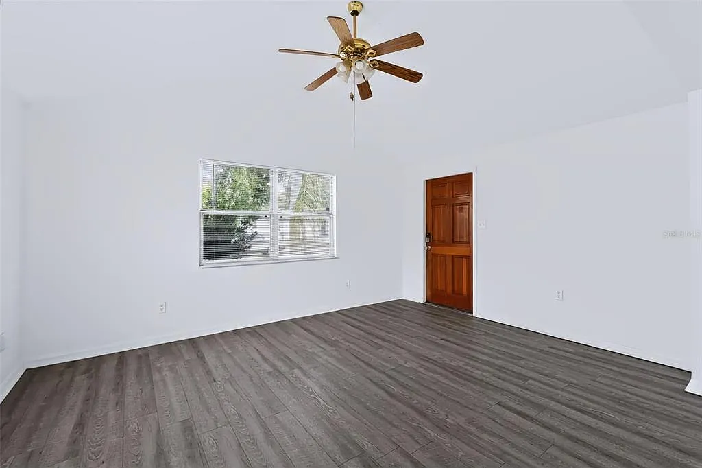 3 bed, 1.0 bath, 1296 sqft, $2,300 — Photo 4
