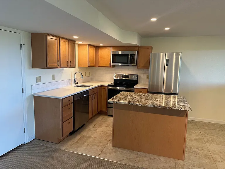 2265 Vassar Dr — Photo 3