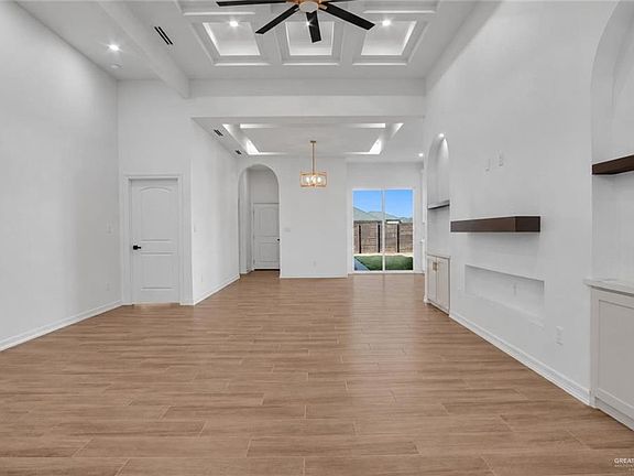 4th image of 2805 E Sabinal Ave
