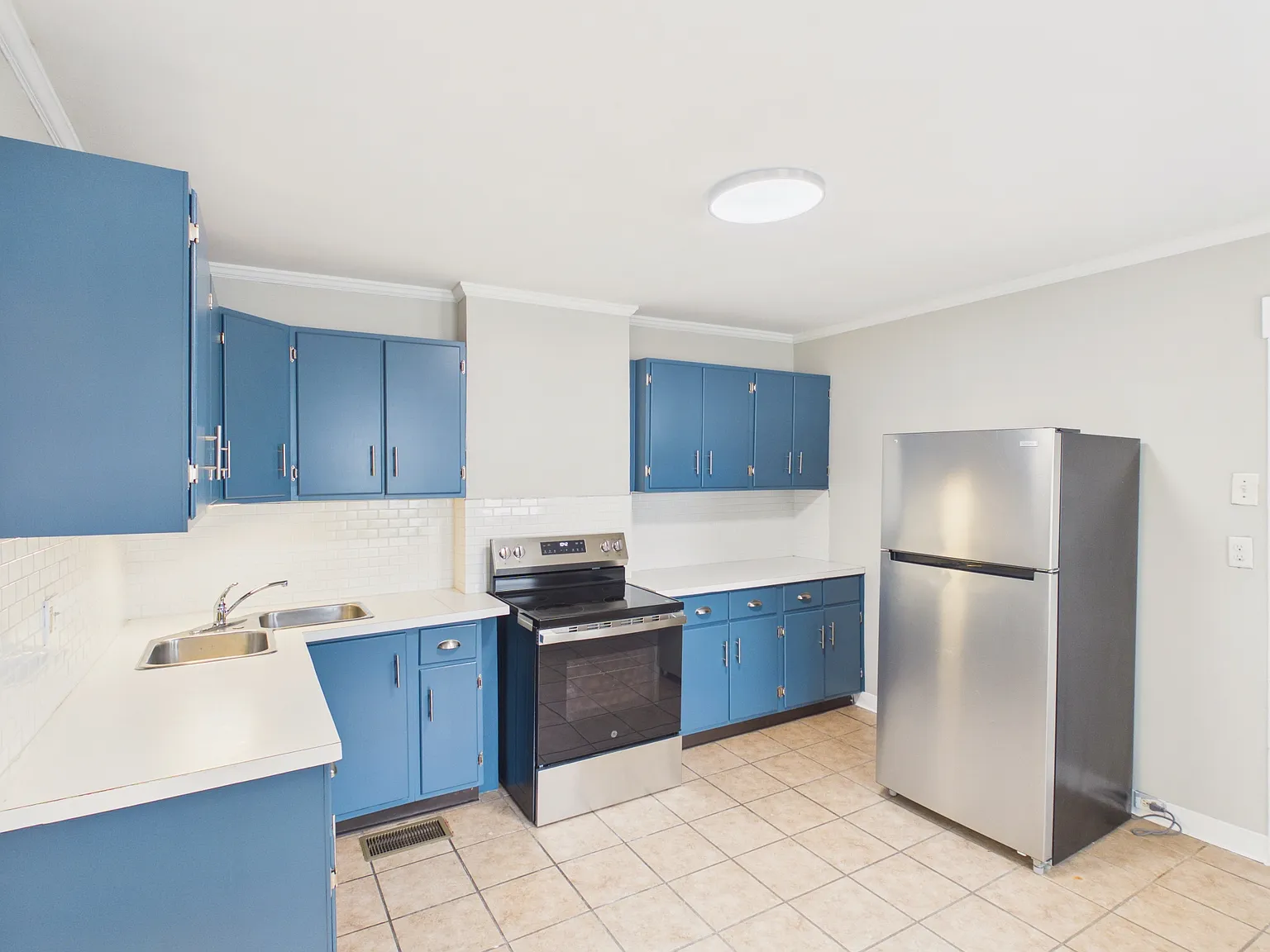 3 bed, 1400 sqft, $2,450 — Photo 2
