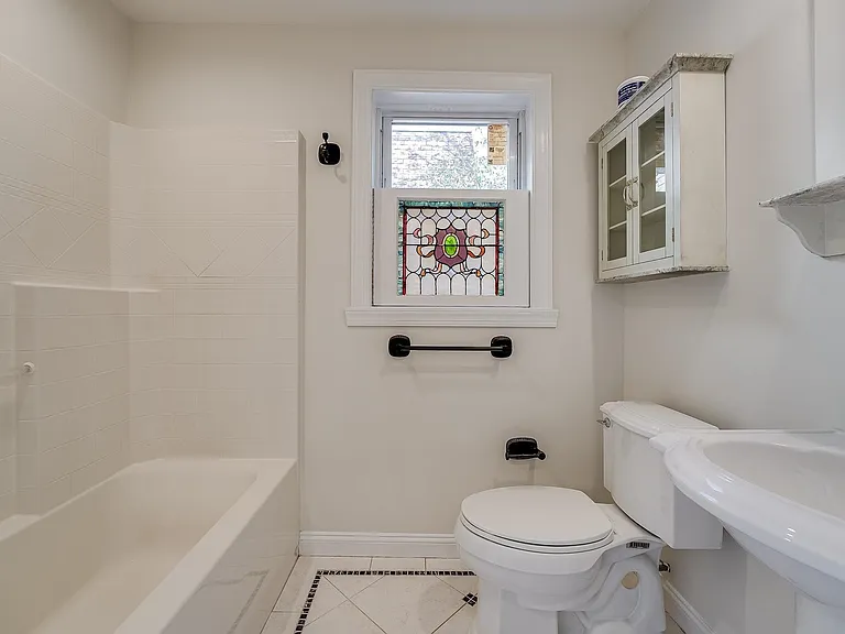 880 Summit Ave #2 — Photo 16