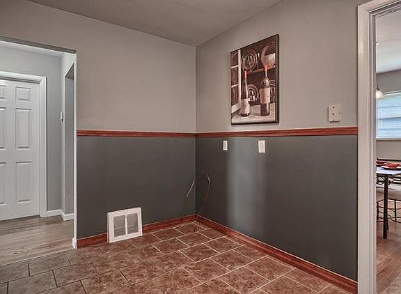 4th image of 4653 Dewey Ave