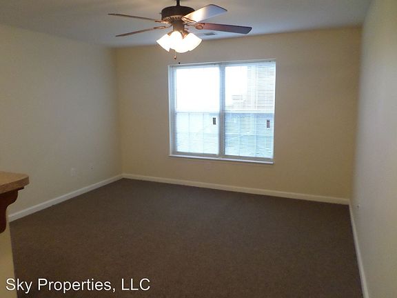 3rd image of 1755 Galbraith Rd APT 914