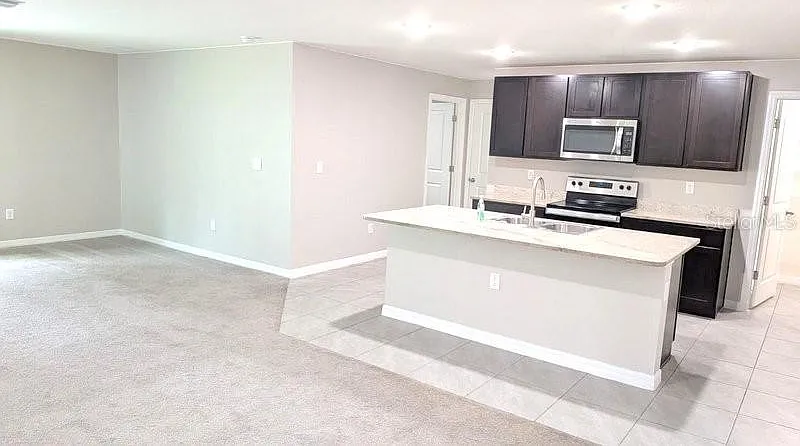 5 bed, 3.0 bath, 2447 sqft, $2,440 — Photo 3