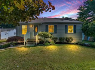 4244 Pine Grove Ave, Fort Gratiot, MI 48059