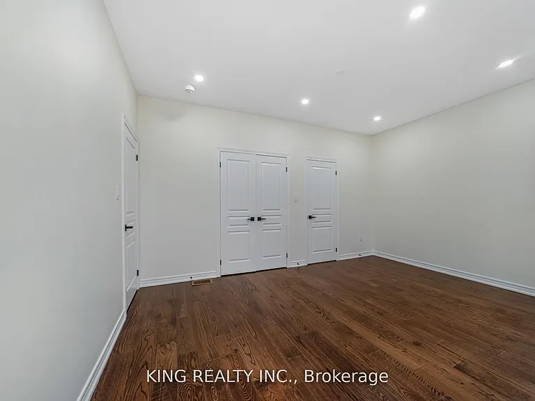 52 Haverstock Cres — Photo 32