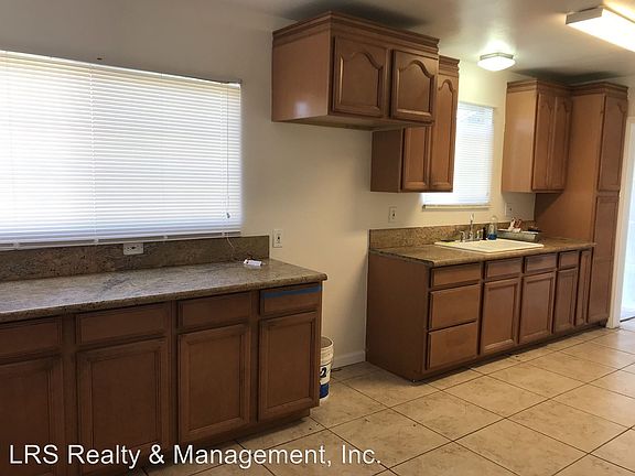 5th image of 11739 Glencrest Dr