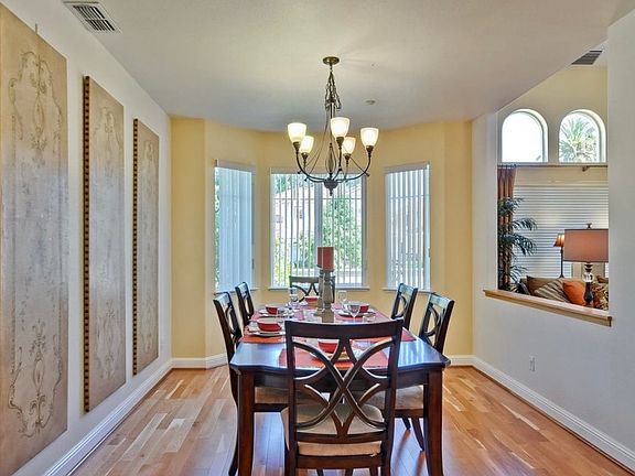 3rd image of 529 Middlebury Dr