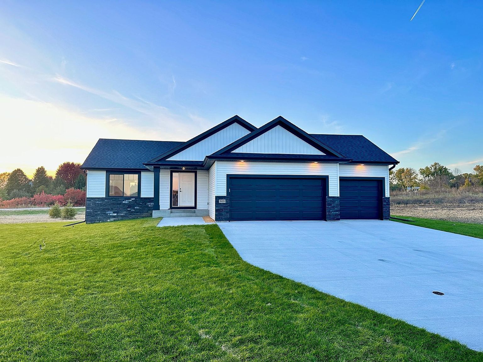 1608 Sugar Ave, Pine Island, MN 55963 Zillow