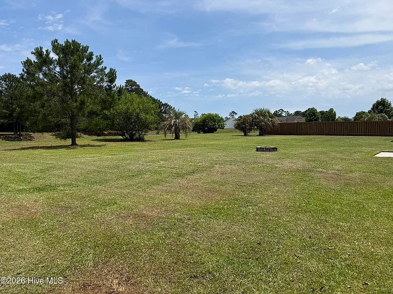 136 N Palm Dr — Photo 15